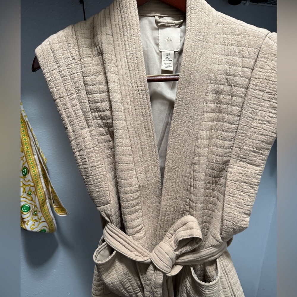 H&M Quilted Vest ! - Picture 7 of 8